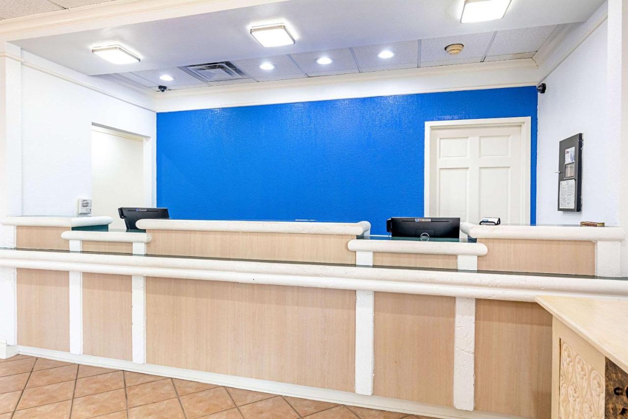 Rodeway Inn Гантсвілл Екстер'єр фото